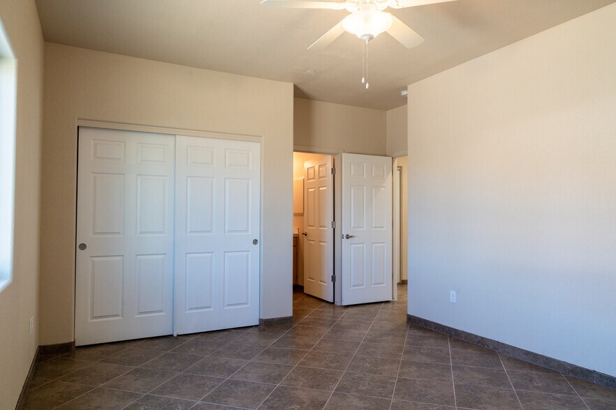 Building Photo - 2878 Jamaica Blvd S