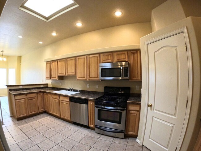 Building Photo - 2210 Dakota Dr