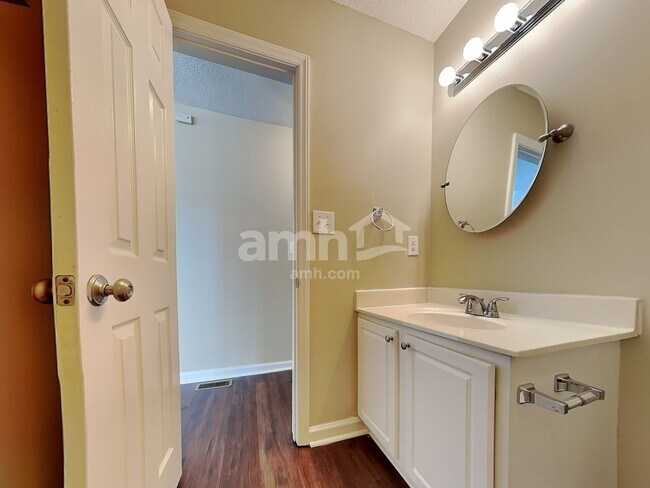 Building Photo - 55 Old Tree Ct