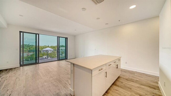 Building Photo - 1709 N Tamiami Trl