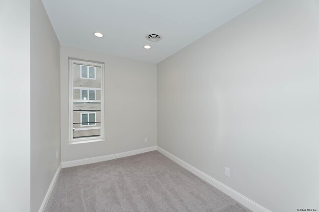 Building Photo - 536 Madison Ave