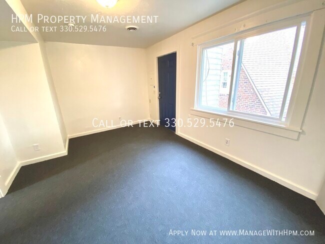 Building Photo - 1415 Yale Ave NW