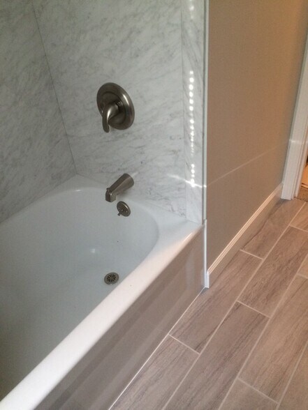 Building Photo - 1315 N 20th Ave E