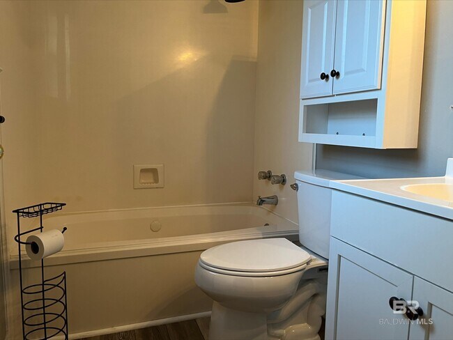 Building Photo - 10510 Gayfer Rd Ext