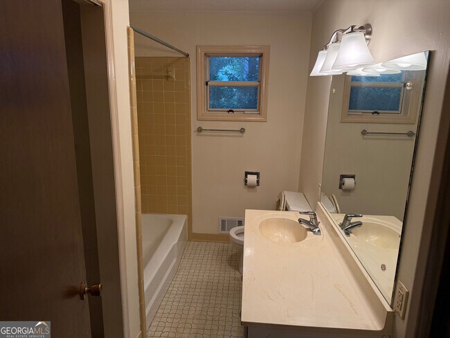 Building Photo - 5254 Deer Run Dr SW