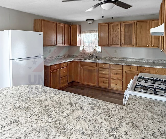 Building Photo - 3 bedroom 2 bathroom double wide for rent ...