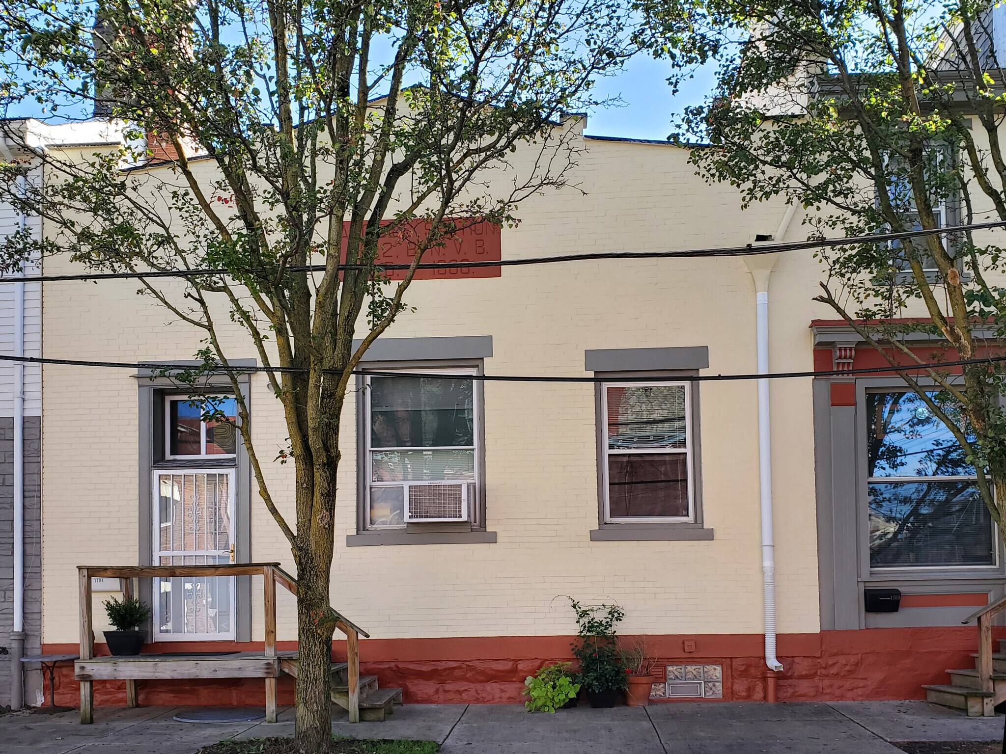 Building Photo - 1704 Mary St