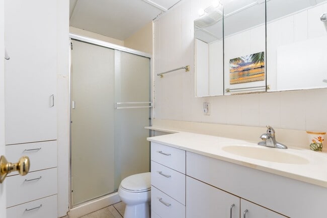 Building Photo - Furnished Luxury Ocean Front Estate in Waianae with Old Hawaii rural setting- 3/5 Luxury, 2 story...