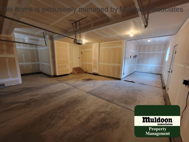 Building Photo - ? Bright & Spacious 3-Bedroom Home w/ 3-Car Garage