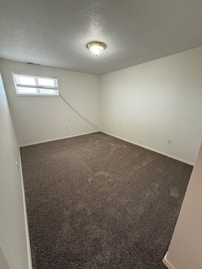 Building Photo - 4 Bedroom 2 Bath Country home Dundee OR. P...