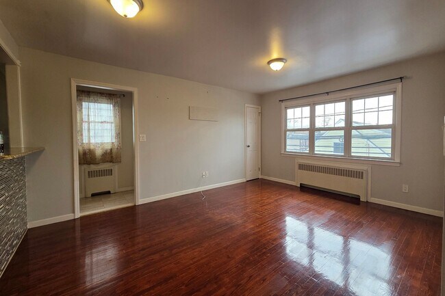 Building Photo - 1306 70th St