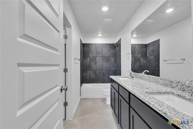 Building Photo - 902 Cherry Laurel Ln
