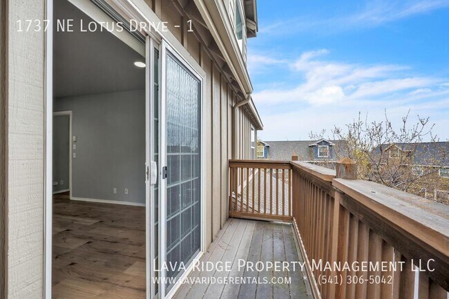Building Photo - 1737 NE Lotus Dr