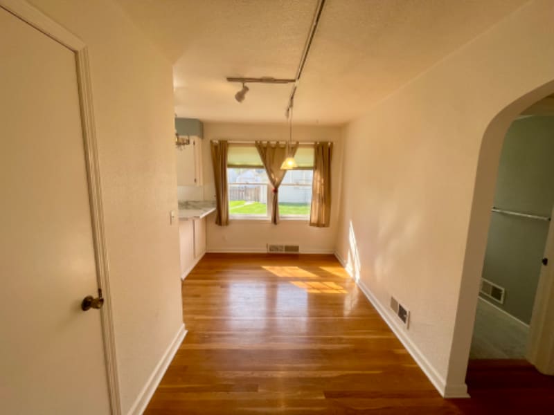 Building Photo - 778 4th Ave W