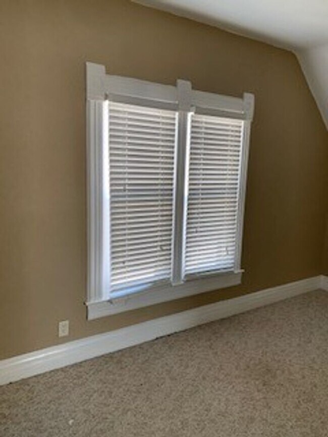 Building Photo - FIVE BR, 2 BA HOUSE in Jesup