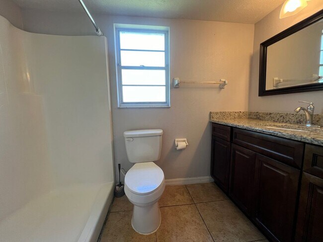 Building Photo - 51 Windtree Ln
