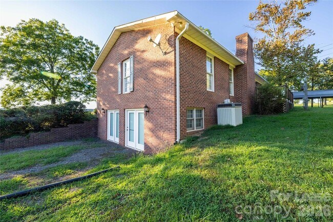 Building Photo - 34838 Ellen Rd