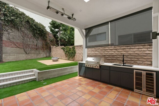 Building Photo - 8589 Rugby Dr