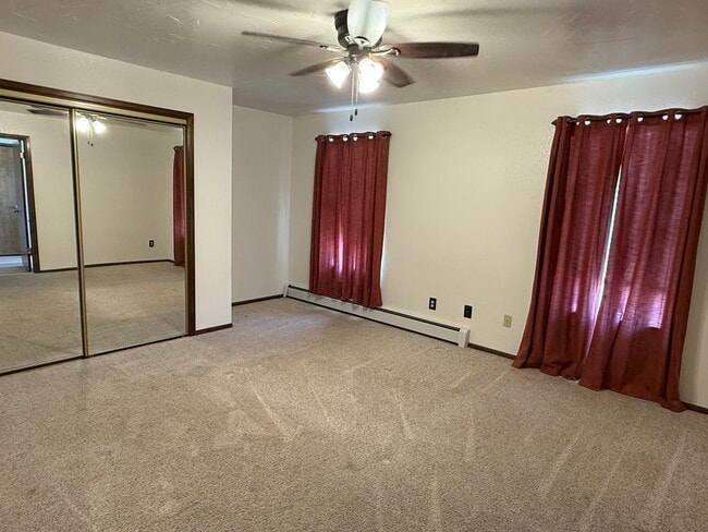 Building Photo - Green House