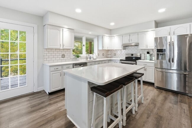 Building Photo - Furnished Home on KY Lake