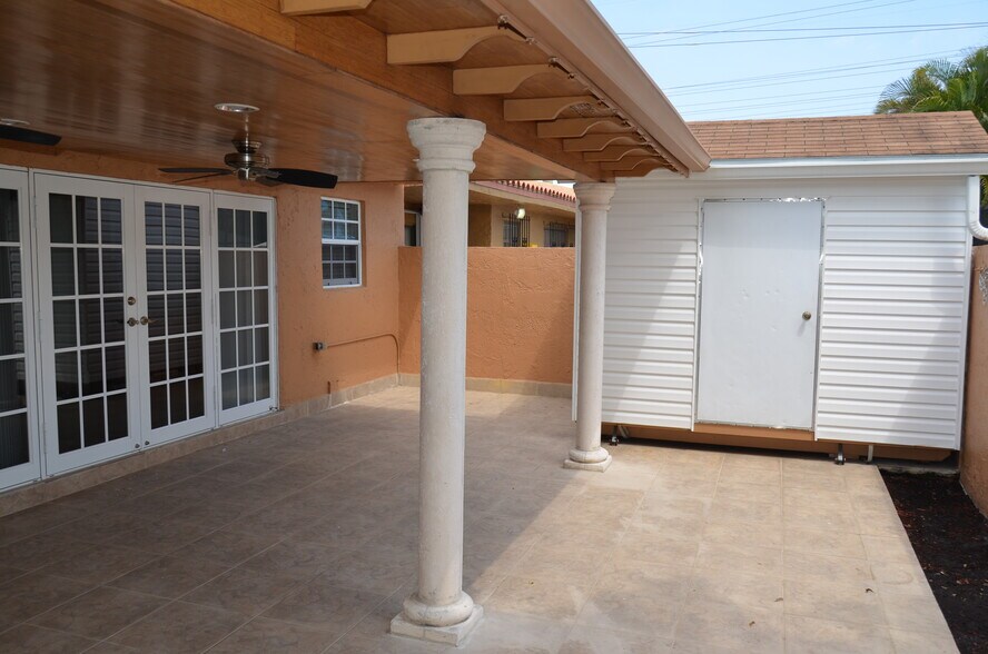 Building Photo - 9466 SW 5th Ln