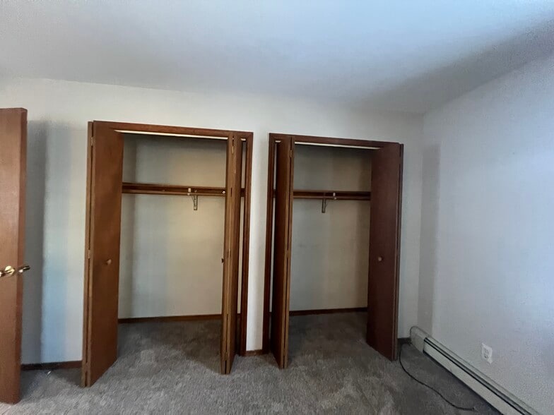 Building Photo - 190 Allview Ave