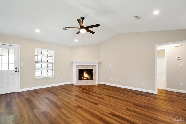 Building Photo - 323 Twisted Oak Dr