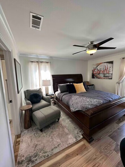 Building Photo - 2210 Christian St