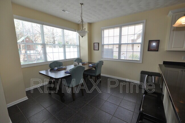 Building Photo - 1024 Long Beeches Ave