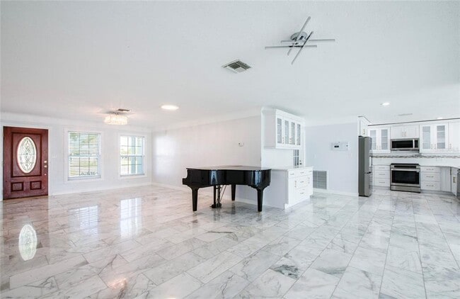 Building Photo - 551 Crystal Dr