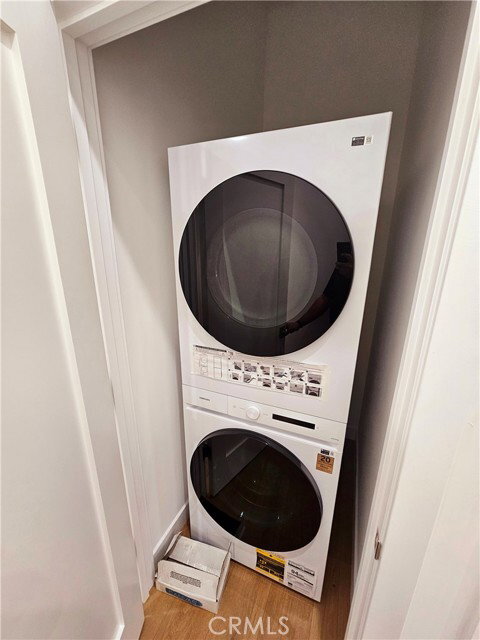 Building Photo - 2581 N Windsor Ave