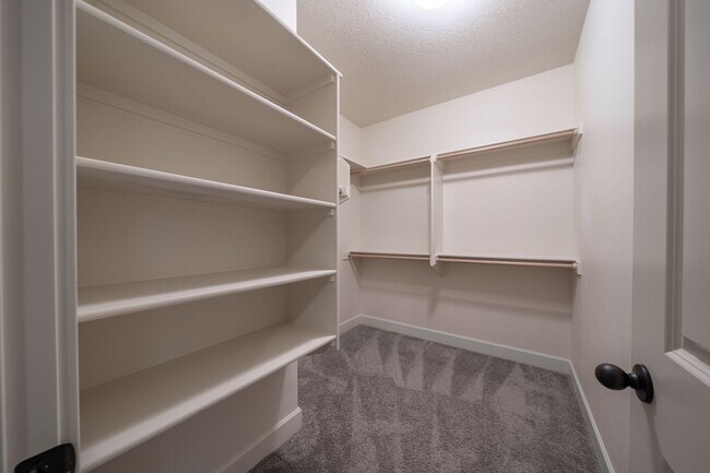 Building Photo - 9965 SE Taggart St