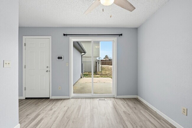 Building Photo - $1,840.95 - 3 Bed, 2 Bath Home with fenced yard and $300 move in special.