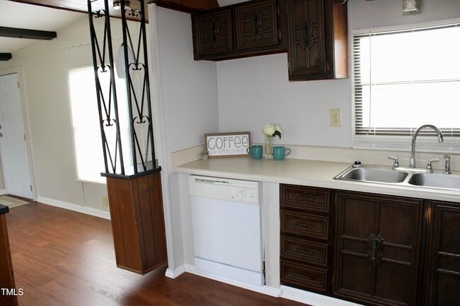 Building Photo - 841 Chalybeate Springs Rd