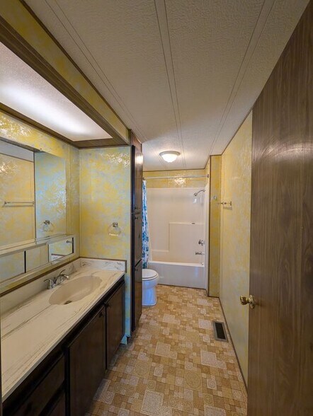 Building Photo - 26108 Fountain Palm Dr