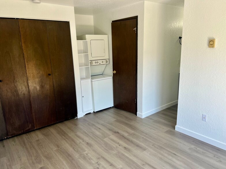 Building Photo - 132 NW Larry St