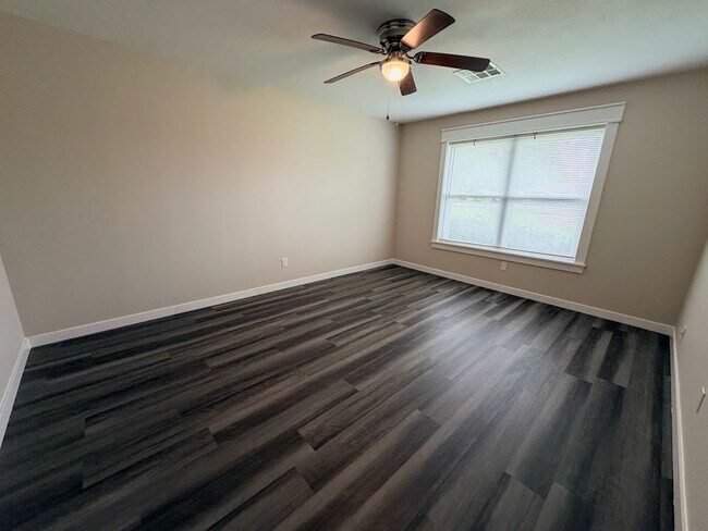 Building Photo - Spacious 3-Bedroom House in Lake Charles - Huge Backyard & Storage Shed