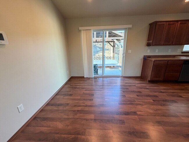 Building Photo - Now renting 3 bedroom House