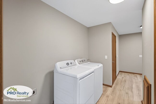 Building Photo - Recently Remodeled 4 Bedroom Home