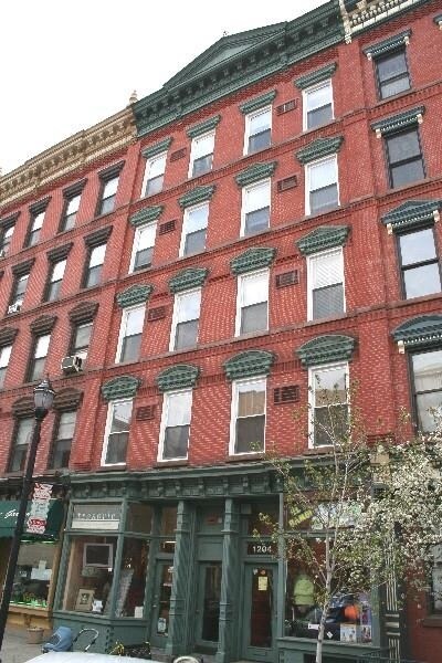 Primary Photo - 1204 Washington St