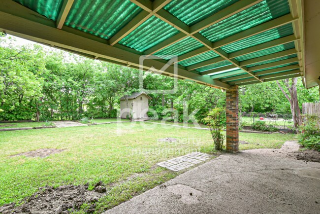 Building Photo - $1725! 3Bed home! Apply by 11/5 and save 5...