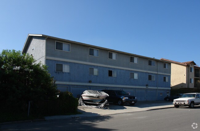 Building Photo - 9961 Dolores St