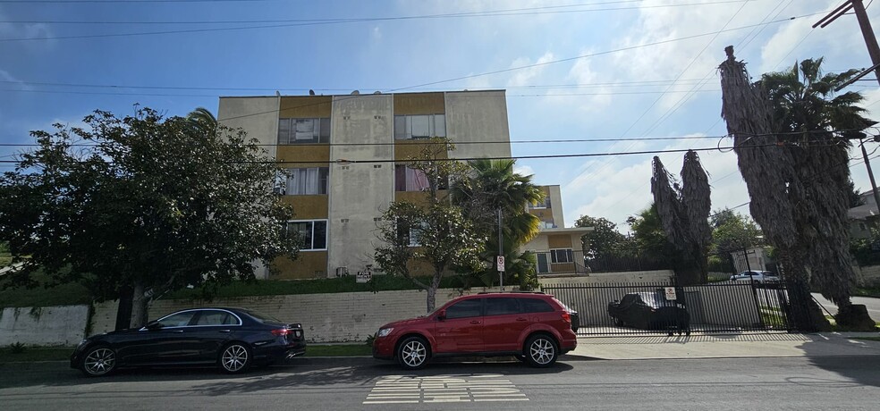 Building Photo - 206 N Beverly Park