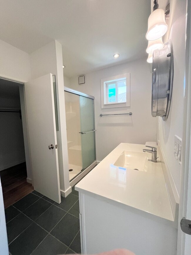 Building Photo - Waterfront Cottage in San Rafael! Utilitie...