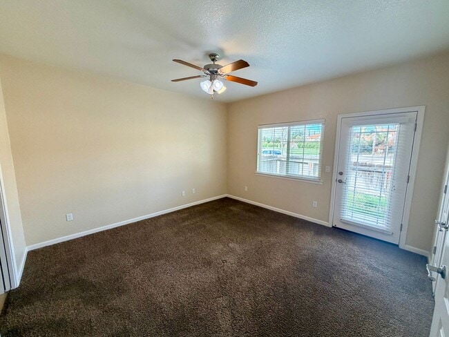 Building Photo - 147 Apple Ln