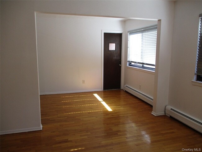 Building Photo - 7 E Lawrence Park Dr