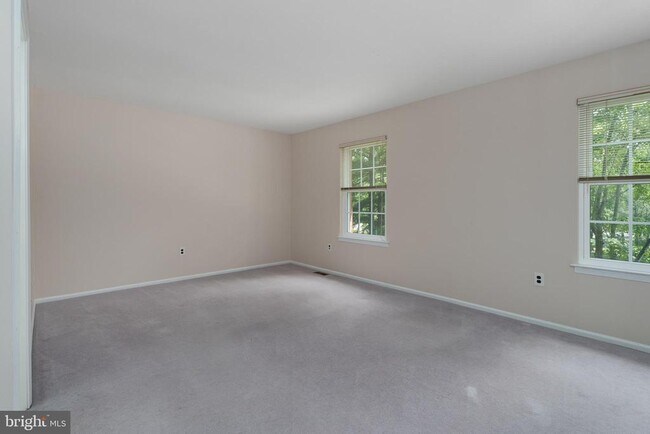 Building Photo - 11 Abelia Ct