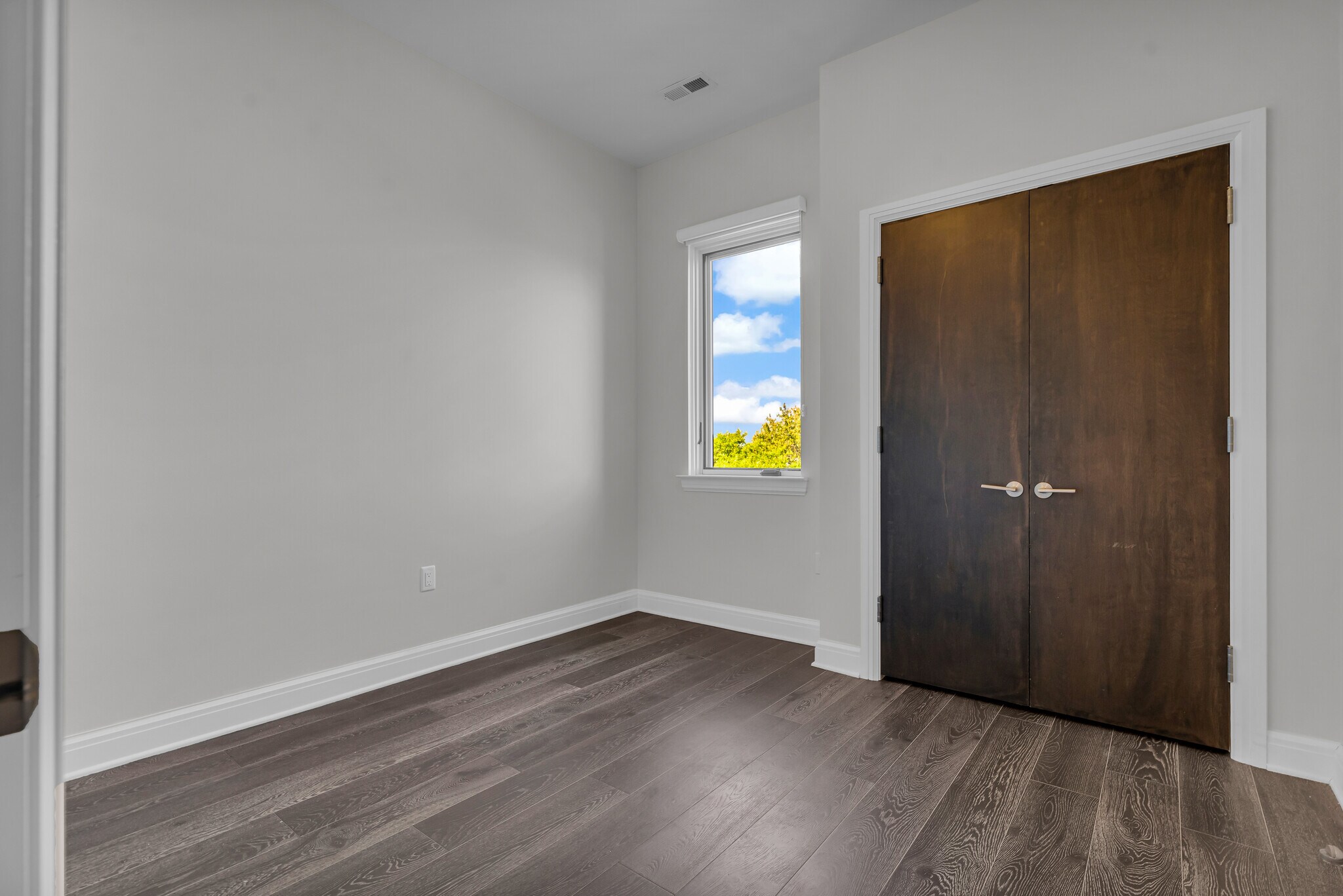 Building Photo - 438 Selden St