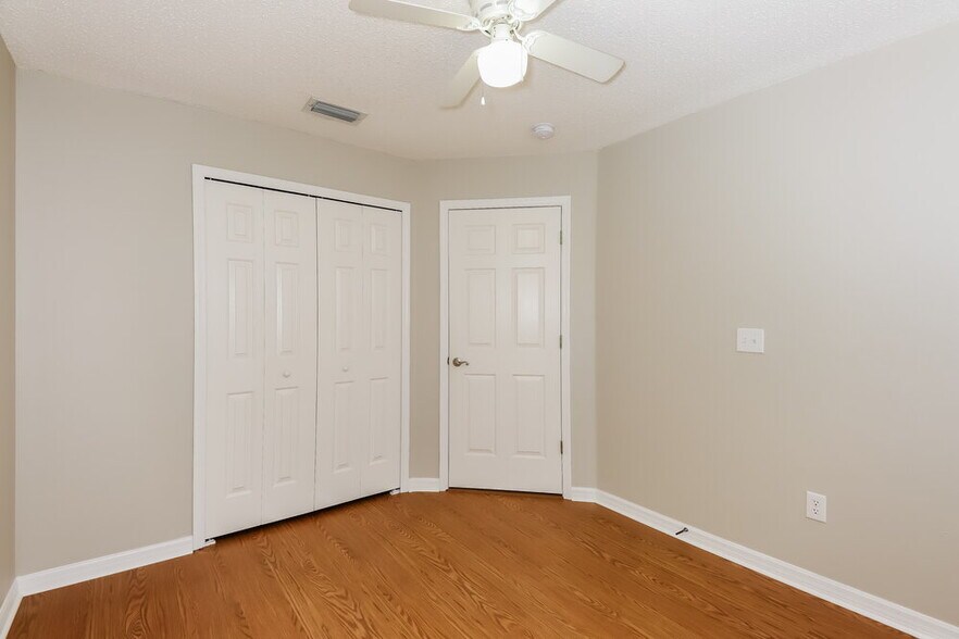 Building Photo - 6646 Summer Cove Dr