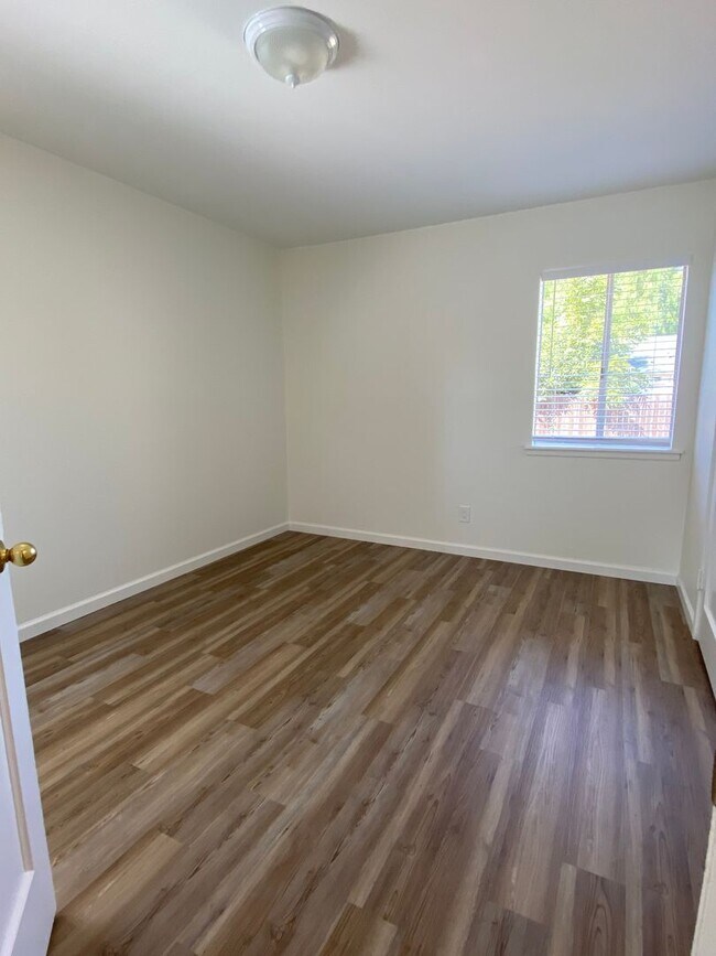 Building Photo - 3 BD/ 1BATH HOUSE LOCATED NEAR DOWNTOWN VA...